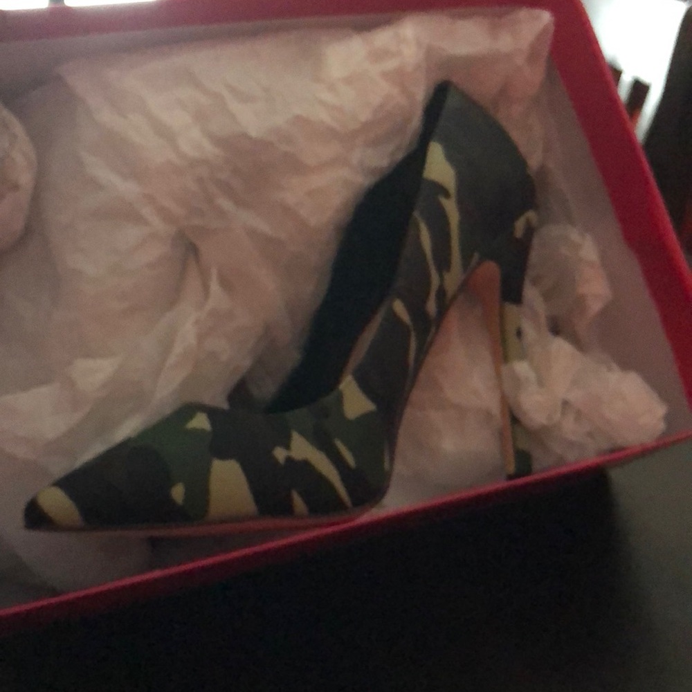 Shoes - Picture 3 of 3